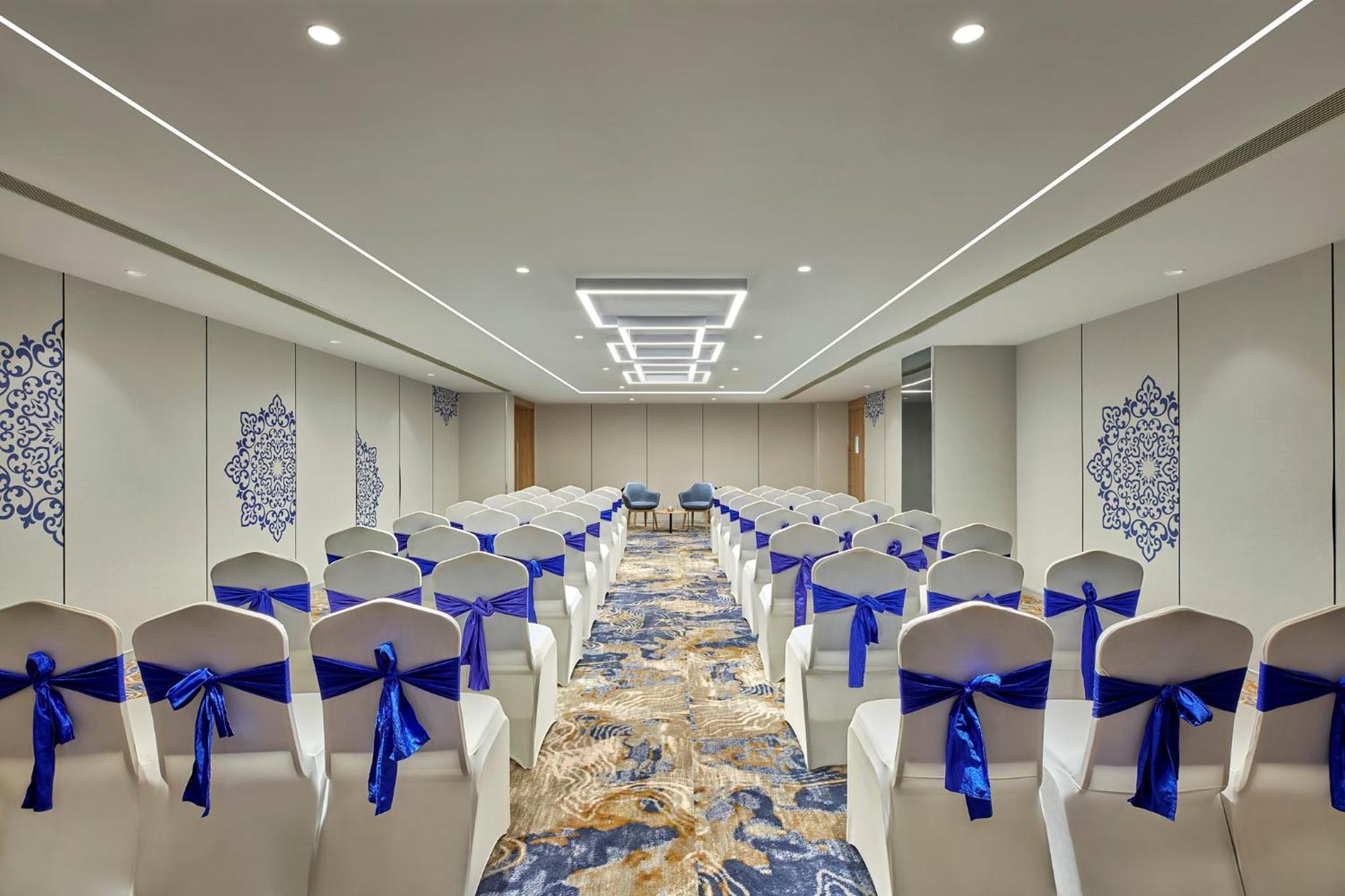 Holiday Inn Express Bengaluru Bommasandra By Ihg Kammasandra Экстерьер фото